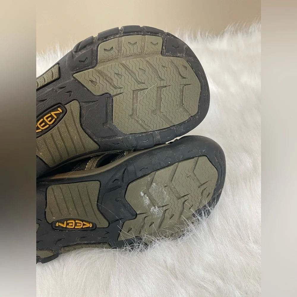 Keen Boys Black and army green shoes